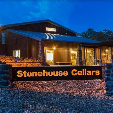 Bed and Breakfast Bed And Barrel At Stonehouse Cellars Clearlake Oaks Esterno foto