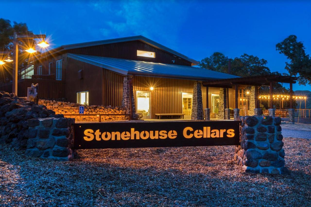Bed and Breakfast Bed And Barrel At Stonehouse Cellars Clearlake Oaks Esterno foto