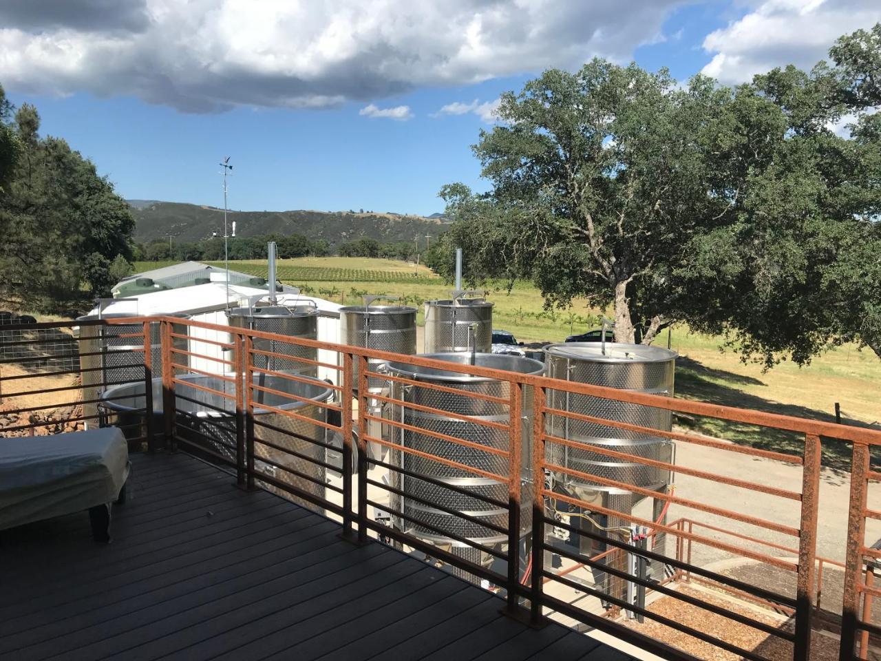 Bed and Breakfast Bed And Barrel At Stonehouse Cellars Clearlake Oaks Esterno foto